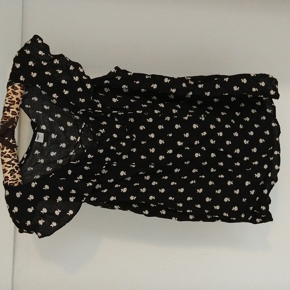 Old Navy black flowered blouse